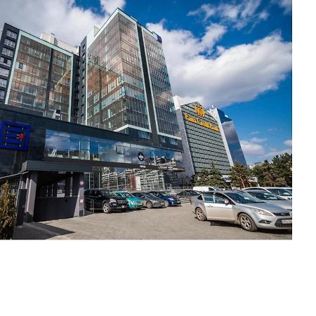 Glass New Apartments Ultracentral Kischinau Exterior foto
